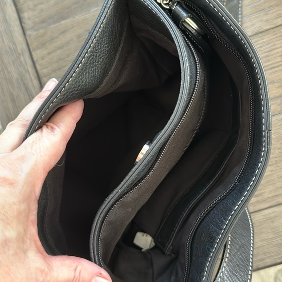 Tig & Co. black leather bucket bag w/white stitching & silver matte hardware - Picture 6 of 8